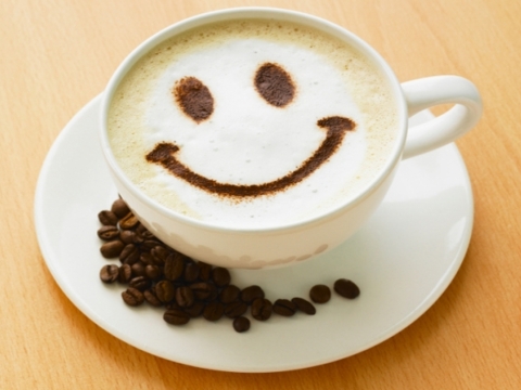 Consumo moderado de café pode aumentar longevidade, apontam pesquisas.
