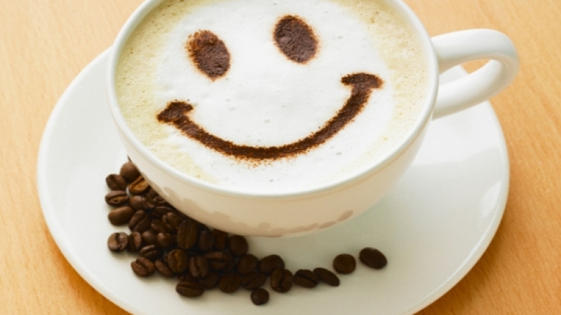 Consumo moderado de café pode aumentar longevidade, apontam pesquisas.